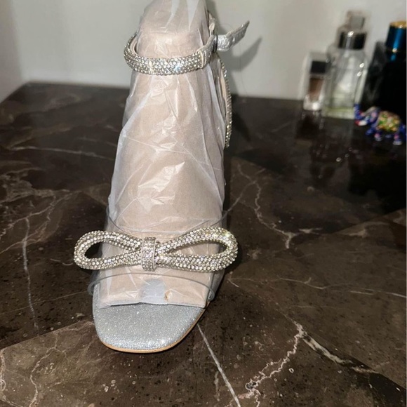 Heels - Picture 2 of 3